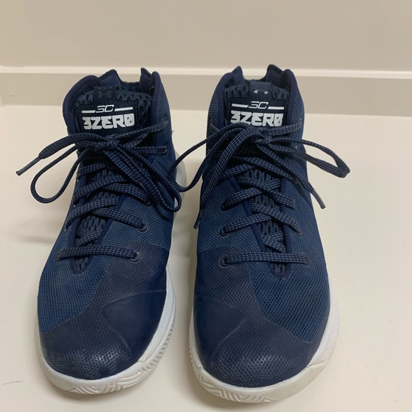 Steph Curry basketball shoes. 5.5Y. - Picture 5 of 7